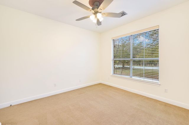 136 Sam Houston DR, Bastrop, TX 78602