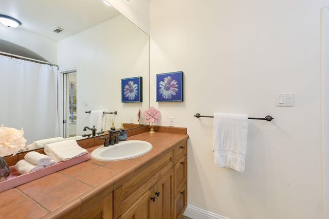 136 Sam Houston DR, Bastrop, TX 78602