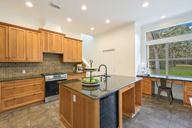 136 Sam Houston DR, Bastrop, TX 78602