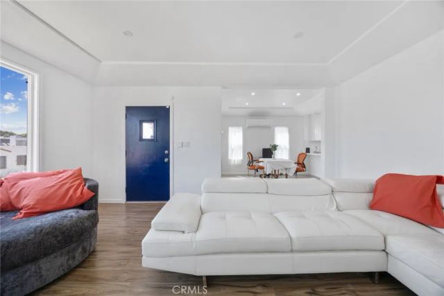 7037 Cimarron Street, Los Angeles, CA 90047