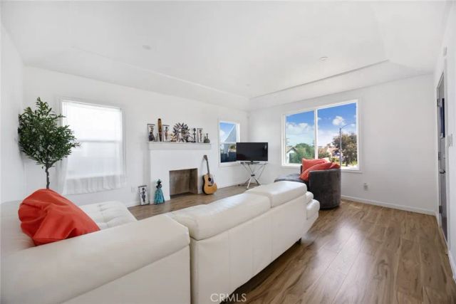 7037 Cimarron Street, Los Angeles, CA 90047