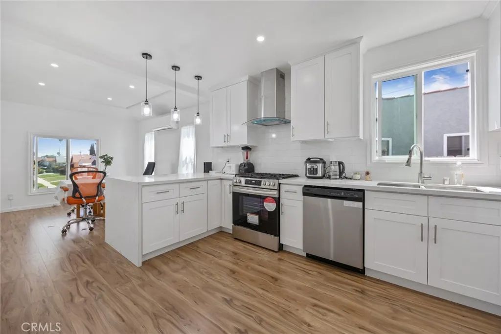 7037 Cimarron Street, Los Angeles, CA 90047