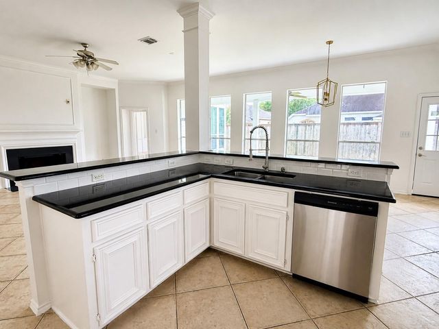 2223 Ridgefield Park Lane, Richmond, TX 77469