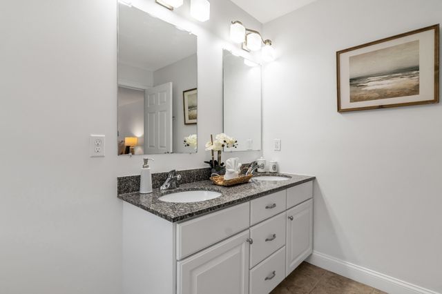 1 Kerrigan Way, Woburn, MA 01801