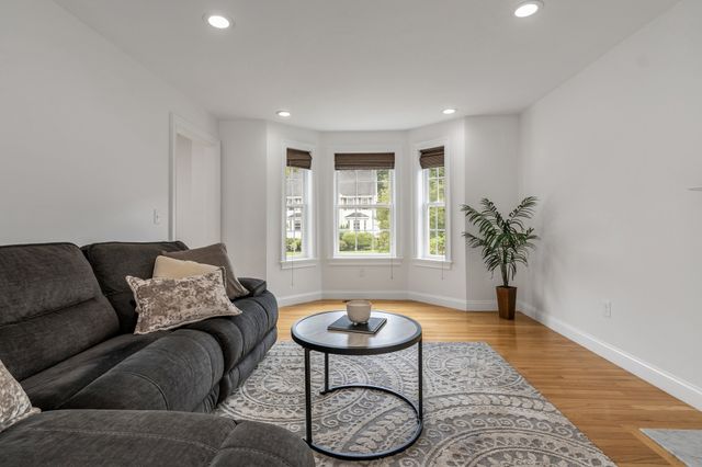 1 Kerrigan Way, Woburn, MA 01801