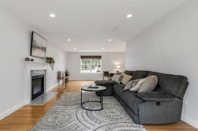 1 Kerrigan Way, Woburn, MA 01801
