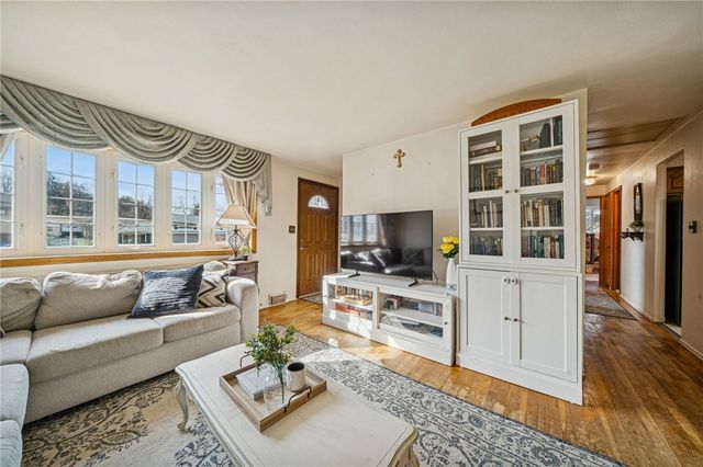 13723 Ormsby, North Huntingdon, PA 15642