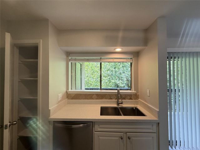 3300 Pebblebrook Drive 108, Seabrook, TX 77586