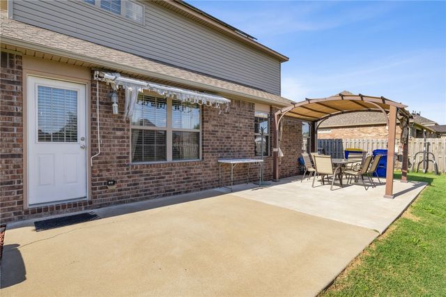 201 Windsor Avenue, Lowell, AR 72745