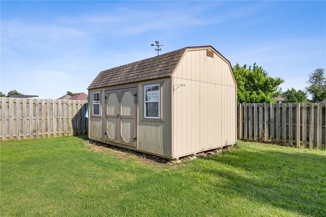 201 Windsor Avenue, Lowell, AR 72745