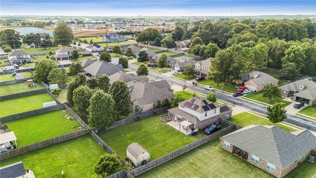 201 Windsor Avenue, Lowell, AR 72745