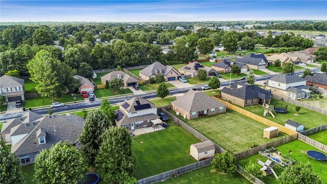 201 Windsor Avenue, Lowell, AR 72745