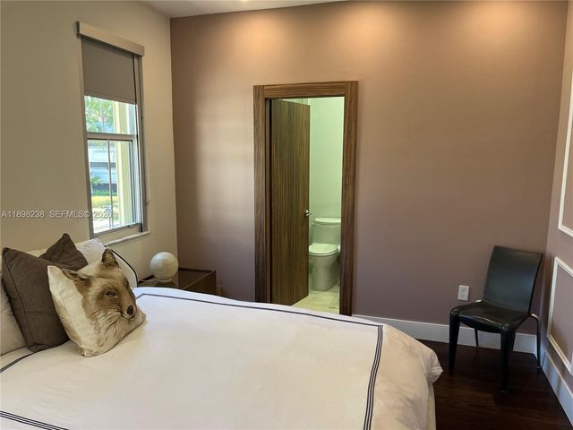 3705 NE 214 St 13, Aventura, FL 33180