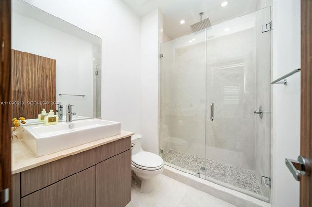 3705 NE 214 St 13, Aventura, FL 33180