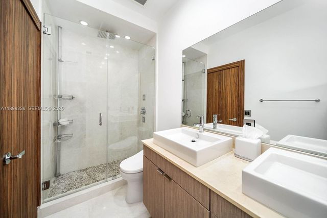 3705 NE 214 St 13, Aventura, FL 33180