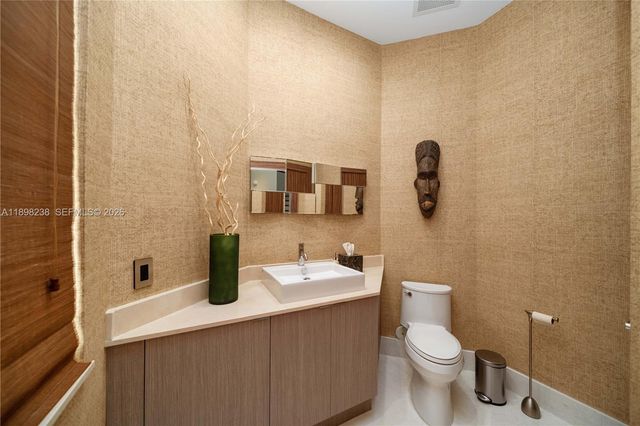 3705 NE 214 St 13, Aventura, FL 33180