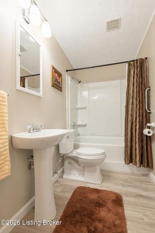 4916 Valley Station Rd, Louisville, KY 40272