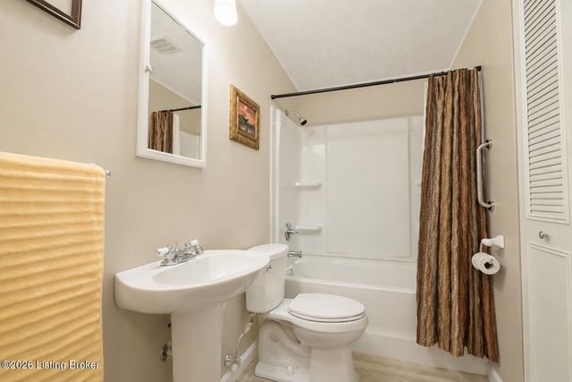 4916 Valley Station Rd, Louisville, KY 40272