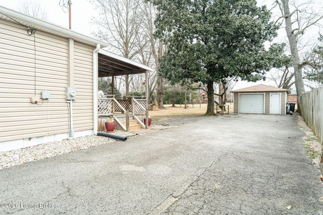 4916 Valley Station Rd, Louisville, KY 40272