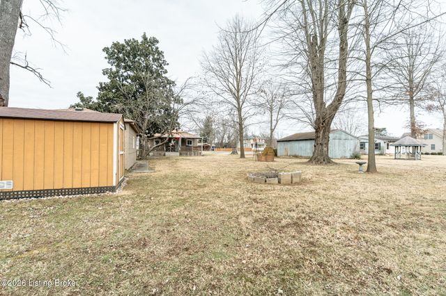 4916 Valley Station Rd, Louisville, KY 40272