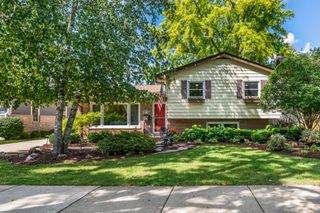 1136 N Walnut Avenue, Arlington Heights, IL 60004