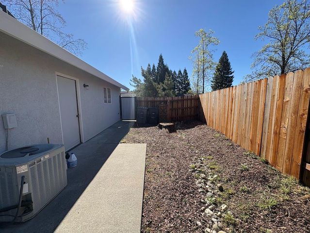 11919 Brooke Crest Dr, Auburn, CA 95602