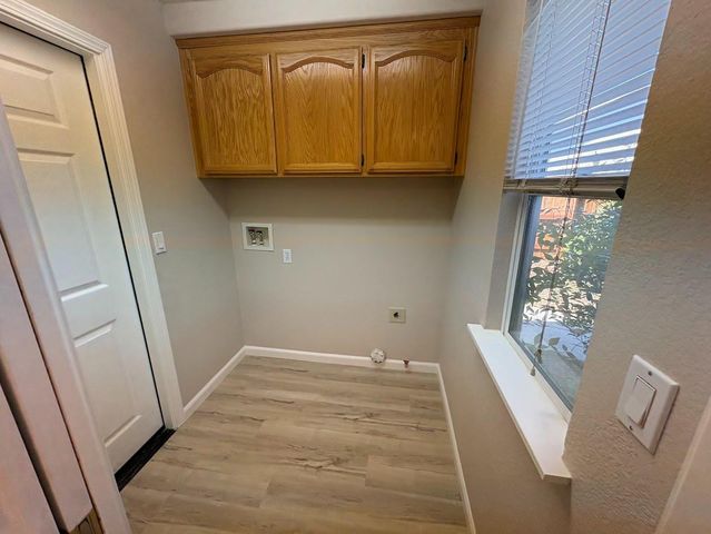 11919 Brooke Crest Dr, Auburn, CA 95602