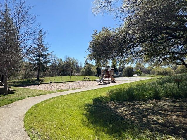 11919 Brooke Crest Dr, Auburn, CA 95602