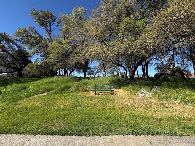 11919 Brooke Crest Dr, Auburn, CA 95602