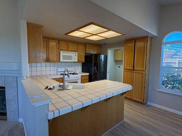 11919 Brooke Crest Dr, Auburn, CA 95602