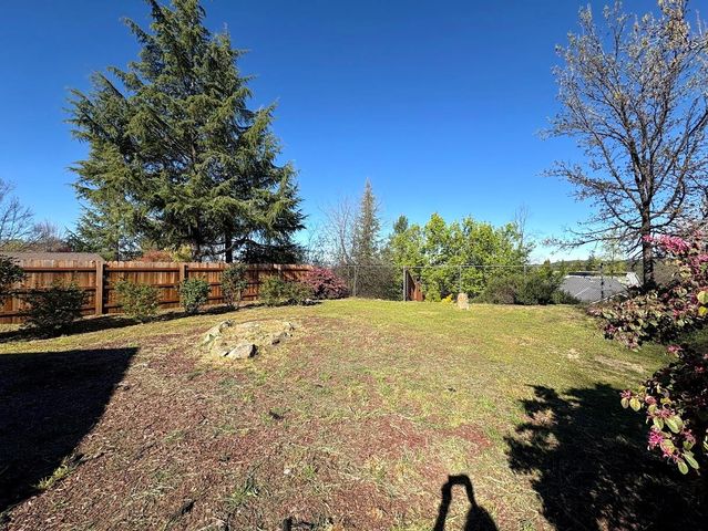 11919 Brooke Crest Dr, Auburn, CA 95602