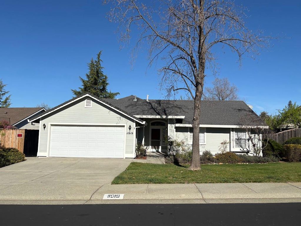 11919 Brooke Crest Dr, Auburn, CA 95602