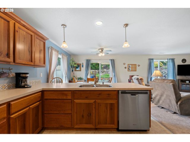 628 STONE VIEW Way, Kalama, WA 98625