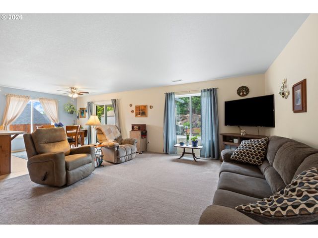 628 STONE VIEW Way, Kalama, WA 98625