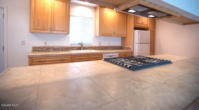 1015 W Avenue J7, Lancaster, CA 93534