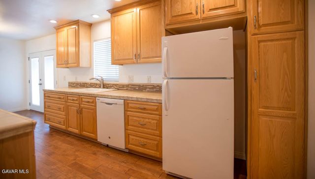 1015 W Avenue J7, Lancaster, CA 93534