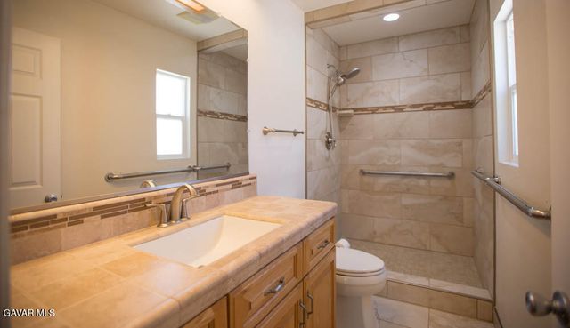 1015 W Avenue J7, Lancaster, CA 93534