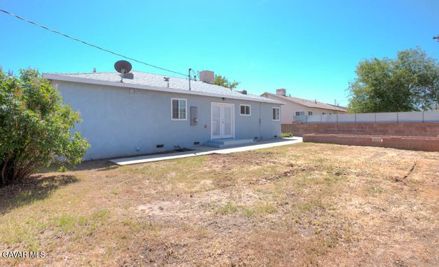 1015 W Avenue J7, Lancaster, CA 93534