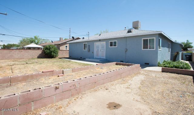 1015 W Avenue J7, Lancaster, CA 93534