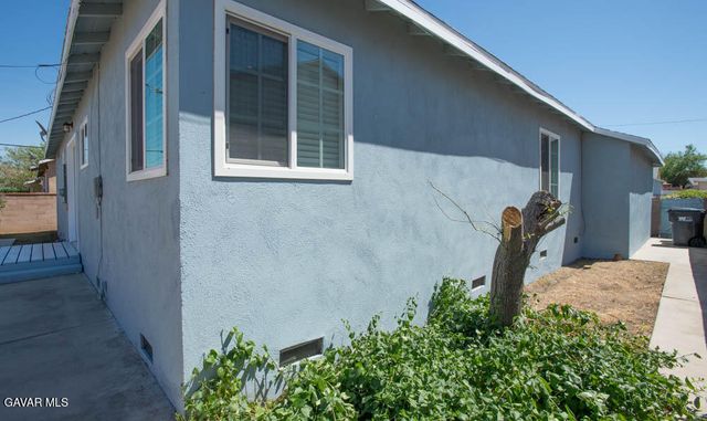 1015 W Avenue J7, Lancaster, CA 93534