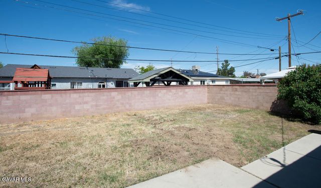 1015 W Avenue J7, Lancaster, CA 93534