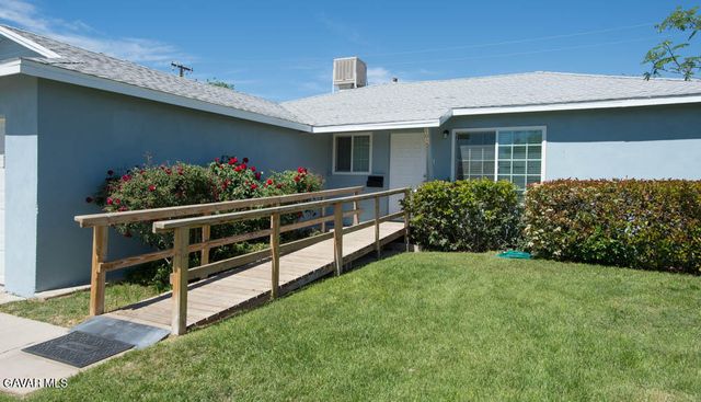 1015 W Avenue J7, Lancaster, CA 93534