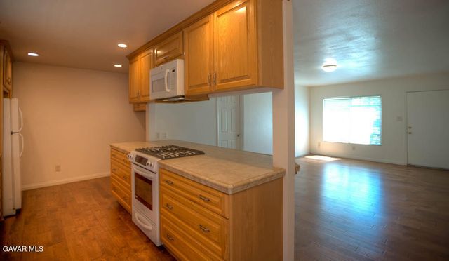 1015 W Avenue J7, Lancaster, CA 93534