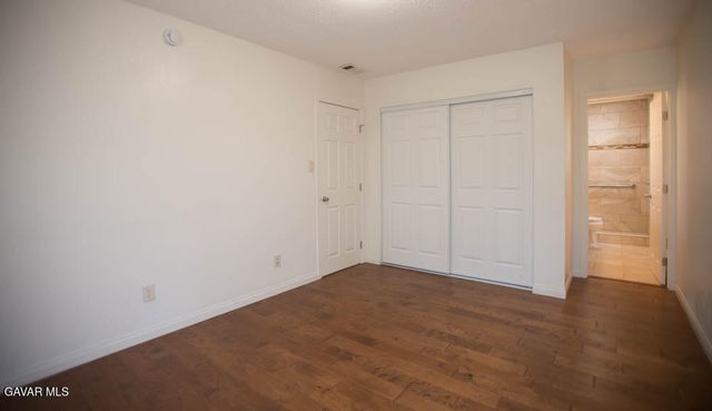 1015 W Avenue J7, Lancaster, CA 93534