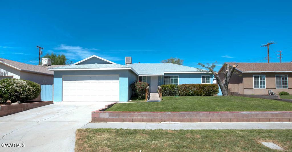1015 W Avenue J7, Lancaster, CA 93534