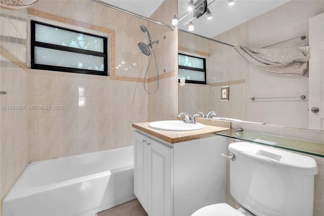 3265 Virginia St 21, Miami, FL 33133