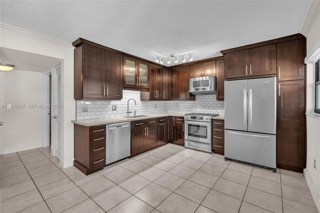 3265 Virginia St 21, Miami, FL 33133