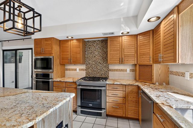 206 Baranof W, Westerville, OH 43081