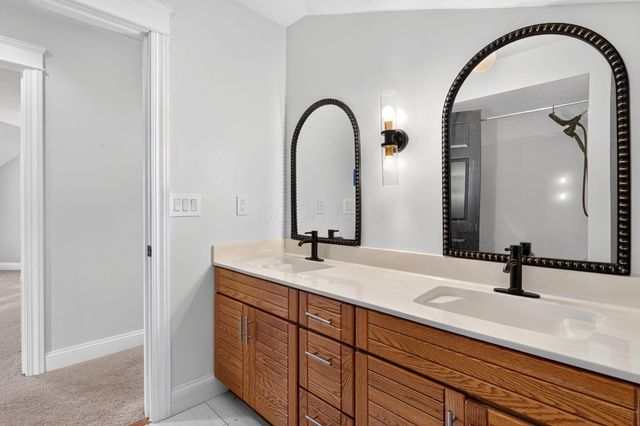 206 Baranof W, Westerville, OH 43081