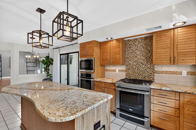 206 Baranof W, Westerville, OH 43081